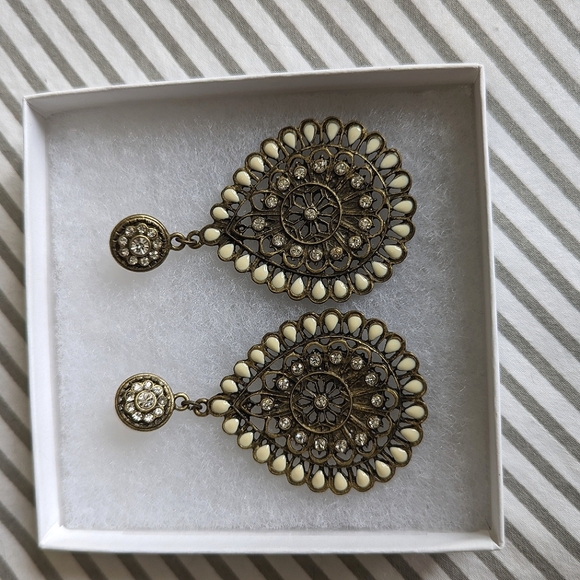 Vintage Style Teardrop Dangle Earrings - Picture 2 of 2